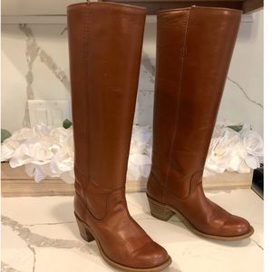 Awesome light brown boots in great condition !!!